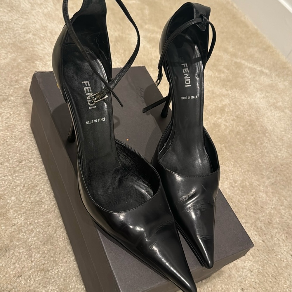 Fendi pump peep toe